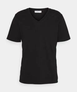 CLOSED VNECK T Shirt Basique Black Homme 12 CLOSED VNECK T Shirt Basique Black Homme -Promos CLOSED Magasin 02988872657c4ae580369d95bb5d3740