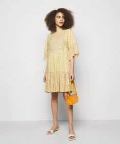 CLOSED Femme TENNIE Robe De Jour Strong Mustard 12 CLOSED Femme TENNIE Robe De Jour Strong Mustard -Promos CLOSED Magasin 041edd792e394279ba0b4e5a470ed3ee