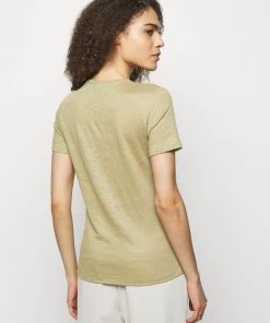 CLOSED WOMENS DELETION LIST T Shirt Basique Green Bark Femme 12 CLOSED WOMENS DELETION LIST T Shirt Basique Green Bark Femme -Promos CLOSED Magasin 078a280fd5dd4efdace6a6fabedc5e8f