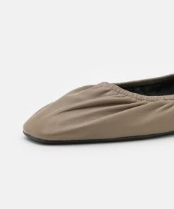 CLOSED Femme Ballerines Burlywood 15 CLOSED Femme Ballerines Burlywood -Promos CLOSED Magasin 07a22a0fdd134e2aa0498ee68940c2d1