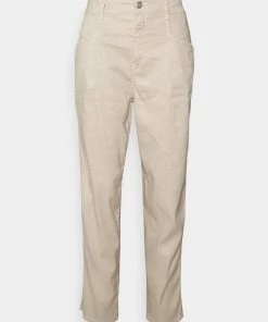 CLOSED Jean Boyfriend Grain Beige Femme 12 CLOSED Jean Boyfriend Grain Beige Femme -Promos CLOSED Magasin 080e34226e84450cbd31b0c54ec34d2c