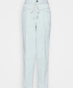 CLOSED ANNI Jean Boyfriend Light Blue Femme 10 CLOSED ANNI Jean Boyfriend Light Blue Femme -Promos CLOSED Magasin 08d0856f0c2342eb95ba23557f41d84c