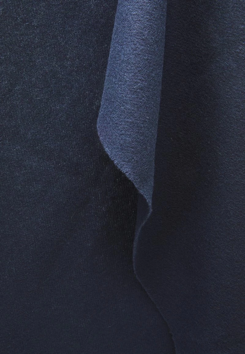 CLOSED UNISEX Foulard Dark Indigo 5 CLOSED UNISEX Foulard Dark Indigo – Image 3