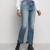 CLOSED BAYLIN Jean Flare Light Blue Femme 2 CLOSED BAYLIN Jean Flare Light Blue Femme -Promos CLOSED Magasin 0a36fc34d8af4aba87bc9405b6e85373