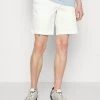 CLOSED CLASSIC Short Ivory Homme 2 CLOSED CLASSIC Short Ivory Homme -Promos CLOSED Magasin 0a901af56cd243648c9c767461eca7b6