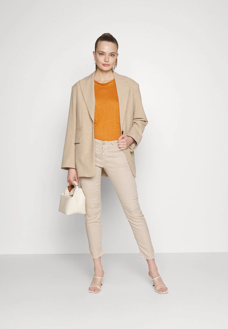 CLOSED BAKER Pantalon Classique Grain Beige Femme 4 CLOSED BAKER Pantalon Classique Grain Beige Femme – Image 2