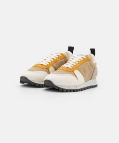 CLOSED Femme PEPPER Baskets Basses Yellow Calcite 11 CLOSED Femme PEPPER Baskets Basses Yellow Calcite -Promos CLOSED Magasin 1159c26b4a524810a32796594339a14f