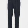 CLOSED Homme VIGO TAPERED Pantalon Classique Dark Night 1 CLOSED Homme VIGO TAPERED Pantalon Classique Dark Night -Promos CLOSED Magasin 1693c5631e364963bca5114537e54f77