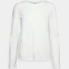 CLOSED Femme CREWNECK T Shirt à Manches Longues Ivory 1 CLOSED Femme CREWNECK T Shirt à Manches Longues Ivory -Promos CLOSED Magasin 18f5e690342a452a827e15d500d90aea