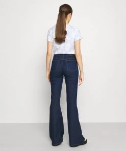 CLOSED RAWLIN Jean Flare Dark Blue Femme 11 CLOSED RAWLIN Jean Flare Dark Blue Femme -Promos CLOSED Magasin 19241ffeb58a4a36b21bd61bddd9c1d2
