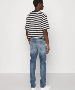 CLOSED UNITY Jean Slim Light Blue Homme 13 CLOSED UNITY Jean Slim Light Blue Homme -Promos CLOSED Magasin 201714338bbc43ff9a2797469b249407