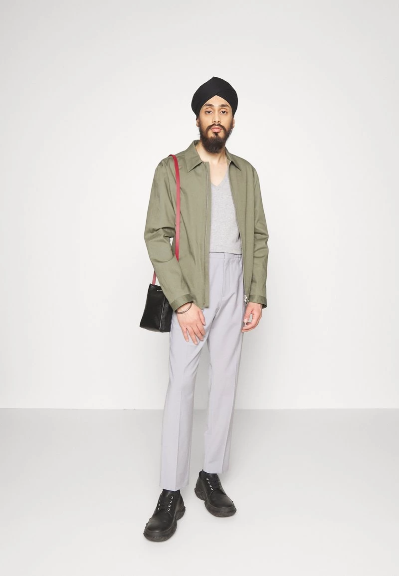 CLOSED VNECK T Shirt Basique Light Grey Melange Homme 4 CLOSED VNECK T Shirt Basique Light Grey Melange Homme – Image 2