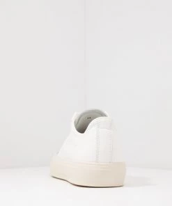 CLOSED Baskets Basses White Homme 11 CLOSED Baskets Basses White Homme -Promos CLOSED Magasin 225ffd46c69e4532898e98a5a9d06f60