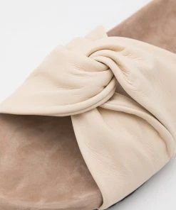 CLOSED KYOMI Mules Ecru Femme 14 CLOSED KYOMI Mules Ecru Femme -Promos CLOSED Magasin 23fd5975f9d0450ea2ffa8021105f9c5