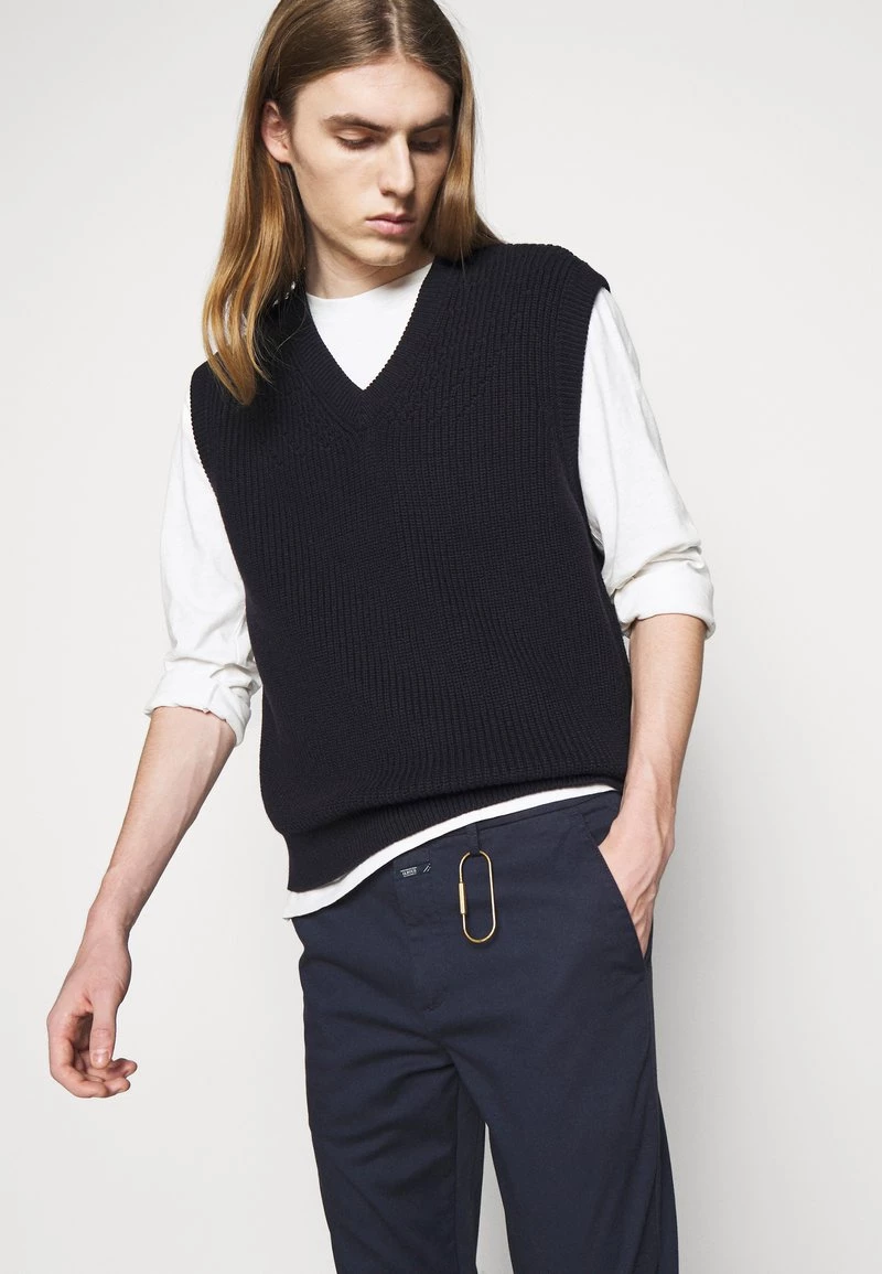 CLOSED Homme ATELIER Chino Deep Indigo 6 CLOSED Homme ATELIER Chino Deep Indigo – Image 4