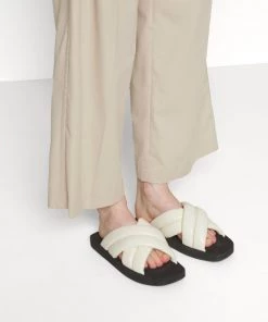 CLOSED DOLA Pantalon Classique Grain Beige Femme 15 CLOSED DOLA Pantalon Classique Grain Beige Femme -Promos CLOSED Magasin 26ae61f48b8045f881437dc2b6534bd8