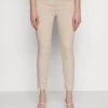 CLOSED BAKER Pantalon Classique Grain Beige Femme 1 CLOSED BAKER Pantalon Classique Grain Beige Femme -Promos CLOSED Magasin 288bb733ea474793824b8d6d23d08077