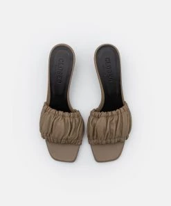 CLOSED MULE Mules à Talons Burlywood Femme 13 CLOSED MULE Mules à Talons Burlywood Femme -Promos CLOSED Magasin 2acd05bf4207455fb717e9cec91c3354