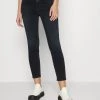 CLOSED Femme BAKER Jean Slim Blue/black 1 CLOSED Femme BAKER Jean Slim Blue/black -Promos CLOSED Magasin 2b98a93408434919a9245891f4602625