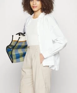 CLOSED SHORTS WITH TURN UP Short Grain Beige Femme -Promos CLOSED Magasin 2cdf2de8f09d443db670251436775726