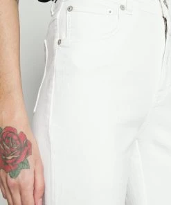 CLOSED LEAF Jean Bootcut White Femme 13 CLOSED LEAF Jean Bootcut White Femme -Promos CLOSED Magasin 2cf88ffff3474f538f9ca2721bc9a4f5