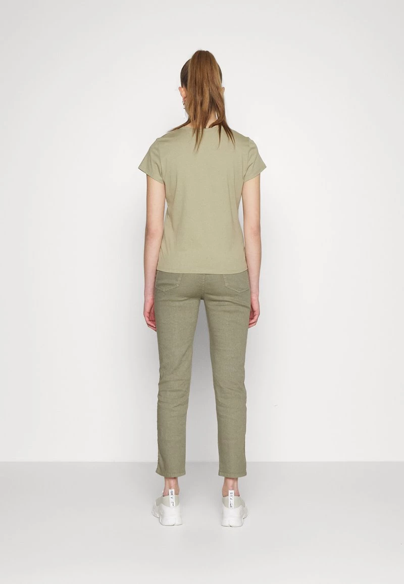 CLOSED PEDAL PUSHER Pantalon Classique Dried Basil Femme 5 CLOSED PEDAL PUSHER Pantalon Classique Dried Basil Femme – Image 3