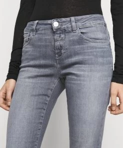 CLOSED BAKER Jean Slim Mid Grey Femme -Promos CLOSED Magasin 2dbc26376c444997aa2843ecc7830d8e