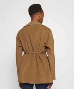 CLOSED ELVY BELTED COAT FUNNEL NECK Manteau Court Dark Tan Femme 9 CLOSED ELVY BELTED COAT FUNNEL NECK Manteau Court Dark Tan Femme -Promos CLOSED Magasin 34caca416adc4c5fa50d539059b155c4