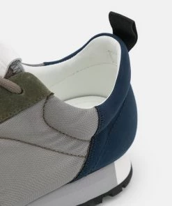 CLOSED Baskets Basses Pale Khaki Homme 13 CLOSED Baskets Basses Pale Khaki Homme -Promos CLOSED Magasin 385010fc8d9e47b090afef8f84fad2b8