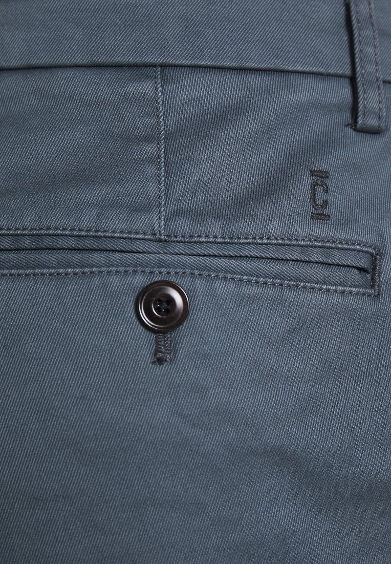 CLOSED Homme ATELIER TAPERED Chino Blue Slate 9 CLOSED Homme ATELIER TAPERED Chino Blue Slate – Image 7