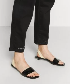 CLOSED Femme PEDAL PUSHER Jean Boyfriend Black 15 CLOSED Femme PEDAL PUSHER Jean Boyfriend Black -Promos CLOSED Magasin 3989f17b73da4a0aa3b52e04bf179e33