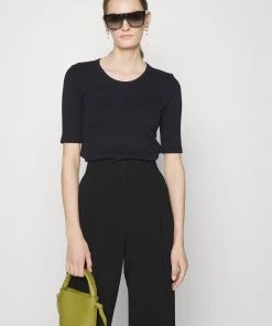 CLOSED Femme T Shirt Basique Black 12 CLOSED Femme T Shirt Basique Black -Promos CLOSED Magasin 3a63d23f213e4cada55f1f5fbc23108f