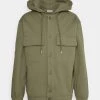 CLOSED HOODED JACKET Veste Légère Dried Basil Homme 1 CLOSED HOODED JACKET Veste Légère Dried Basil Homme -Promos CLOSED Magasin 3bd1b605b06943f69c114c6753d9390a