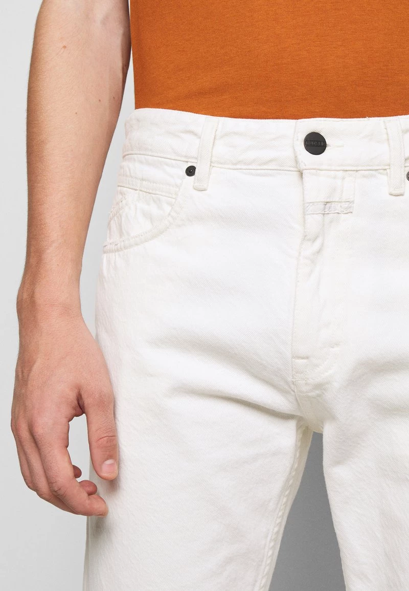 CLOSED COOPER TAPERED Jeans Fuselé Ivory Homme 8 CLOSED COOPER TAPERED Jeans Fuselé Ivory Homme – Image 6