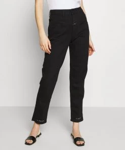 CLOSED Femme PEDAL PUSHER Jean Boyfriend Black