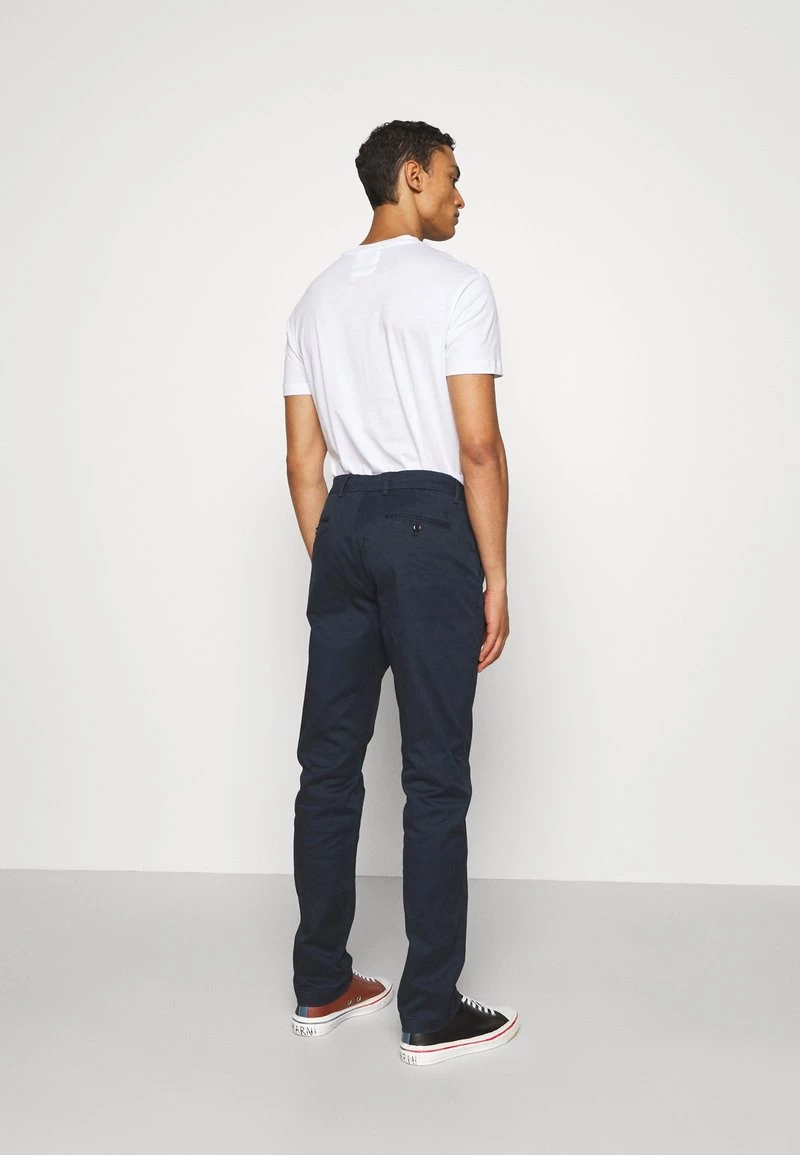 CLOSED ATELIER TAPERED Chino Dark Night Homme 5 CLOSED ATELIER TAPERED Chino Dark Night Homme – Image 3