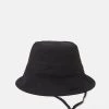 CLOSED UNISEX Chapeau Black -Promos CLOSED Magasin 40a408381f464691bb399c75f28d7a0a