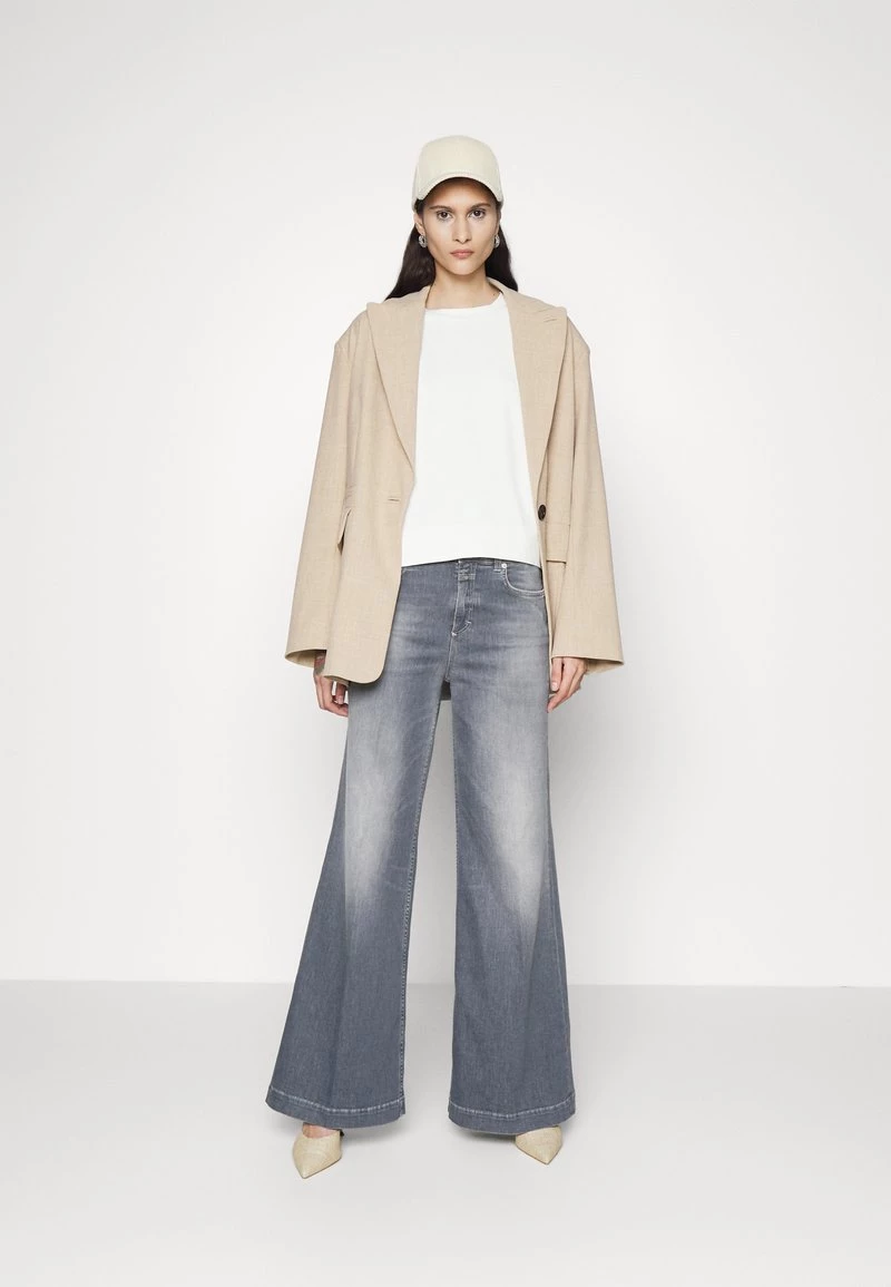 CLOSED GLOW UP Jean Flare Mid Grey Femme 4 CLOSED GLOW UP Jean Flare Mid Grey Femme – Image 2