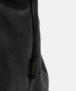 CLOSED CLUTCH Sac Bandoulière Black Femme 9 CLOSED CLUTCH Sac Bandoulière Black Femme -Promos CLOSED Magasin 42a6d136240547e899cf11c453ec674e