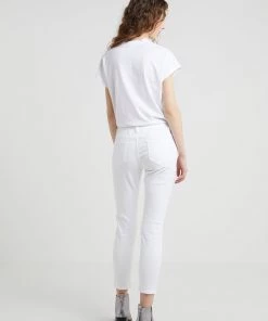 CLOSED BAKER Jean Slim White Femme 9 CLOSED BAKER Jean Slim White Femme -Promos CLOSED Magasin 43a064d83bce41e8a3cc30678a79b7ad