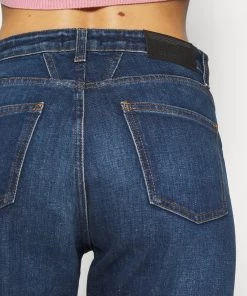 CLOSED RENTON Jean Flare Dark Blue Femme 13 CLOSED RENTON Jean Flare Dark Blue Femme -Promos CLOSED Magasin 43b28662db1049faa779478213d6b1f1