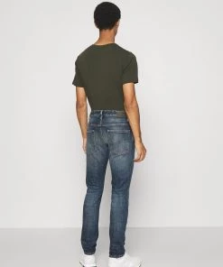 CLOSED DROP CROPPED Jean Slim Mid Blue Homme 10 CLOSED DROP CROPPED Jean Slim Mid Blue Homme -Promos CLOSED Magasin 44d0864f20fa4f038babc00bace1c3b2