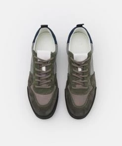 CLOSED Baskets Basses Pale Khaki Homme 11 CLOSED Baskets Basses Pale Khaki Homme -Promos CLOSED Magasin 4bd4dfdebf444006869c162894091177