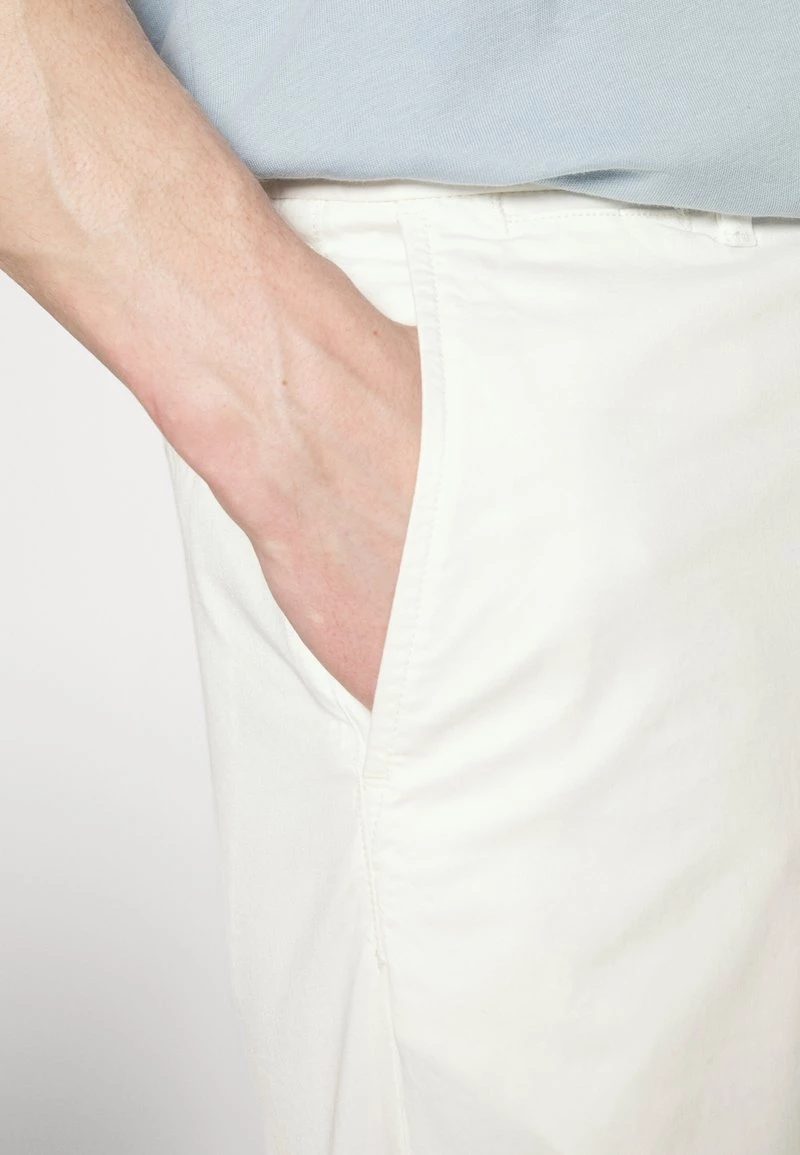 CLOSED CLASSIC Short Ivory Homme 8 CLOSED CLASSIC Short Ivory Homme – Image 6