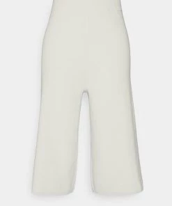 CLOSED CULOTTES Short Ivory Femme 12 CLOSED CULOTTES Short Ivory Femme -Promos CLOSED Magasin 4e47af9db75f4243b1db2151d3feb764