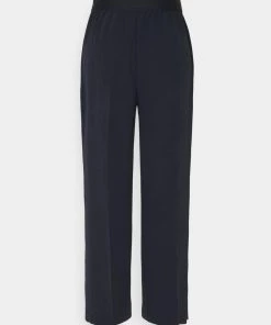 CLOSED EVELYN Pantalon Classique Dark Night Femme 17 CLOSED EVELYN Pantalon Classique Dark Night Femme -Promos CLOSED Magasin 4ed3b934a9e84f818dbcae60ca228968