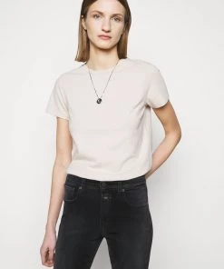 CLOSED BAYLIN Jean Flare Dark Grey Femme 11 CLOSED BAYLIN Jean Flare Dark Grey Femme -Promos CLOSED Magasin 4f6872ff7a13494ab9ec8b3eb470b15e