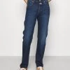 CLOSED RENTON Jean Flare Dark Blue Femme 1 CLOSED RENTON Jean Flare Dark Blue Femme -Promos CLOSED Magasin 51a6affe73834d738215616f2e52b97a