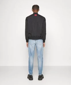 CLOSED COOPER Jeans Fuselé Light Blue Homme 11 CLOSED COOPER Jeans Fuselé Light Blue Homme -Promos CLOSED Magasin 520f80e8ae6e4acbaff8887299adceea