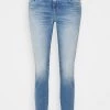 CLOSED Femme BAKER Jean Slim Light Blue 2 CLOSED Femme BAKER Jean Slim Light Blue -Promos CLOSED Magasin 5522c7ed288b4bc78a37efb4ee5c8fca